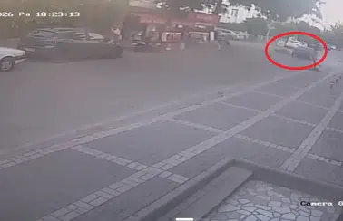 Manavgat'ta Motosiklet Otomobile Yandan Çarptı! Sürücü Yola Savruldu