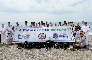 Konyaaltı Sahilinde Sıfır Atık Seferberliği: Gençler Çevre İçin Sahaya İndi!