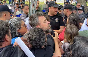 Hakkını Arayan Öğretmene Kelepçe! Ankara'da Eğitim Emekçilerine Sert Müdahale