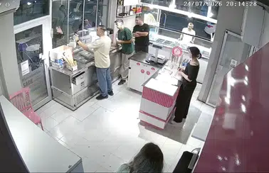 Adana'da Kan Donduran Cinayet! Önce El Salladı, Sonra Tetiği Çekti