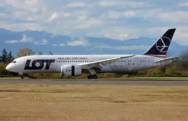 Antalya Havalimanı’nda Havacılık Krizi! LOT Airlines Uçağı Pistte Kilitlendi!
