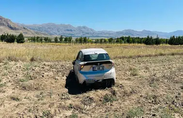 Burdur'da Otomobil Şarampole Devrildi: 2 Kişi Yaralandı