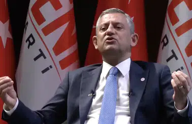 Özgür Özel YENİ Parti Rozetiyle İlk Kez Konuştu!  Mansur Yavaş ve Zeydan Karalar Resti!