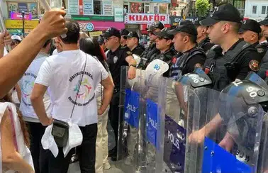 Hakkını Arayan Öğretmenlere Polisten Sert Müdahale! Çok Sayıda Gözaltı