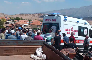 Antalya'da Tır ile Traktör Çarpıştı: 71 Yaşındaki Sürücü Can Verdi