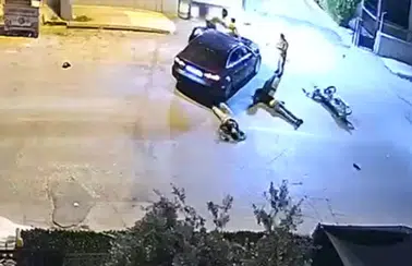 Vicdansızlığın Zirvesi: Kaputtaki Çocuğu Yere Bıraktı, Yaralıları Ezip Kaçtı!