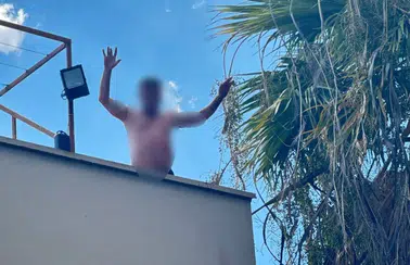 Manavgat'ta Otel Personeli Usturayla Lojman Çatısına Çıktı: "Karım Gelecek"