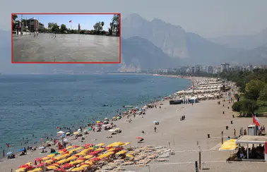 Antalya'da Deniz Suyu 30 Dereceyi Aştı! Tarihi Meydanlar Boşaldı, Sahiller Doldu