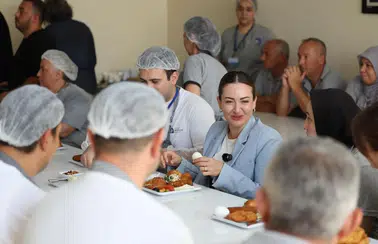 Antalya Büyükşehir'den Her Gün 2 Bin Porsiyon Sıcak Yemek