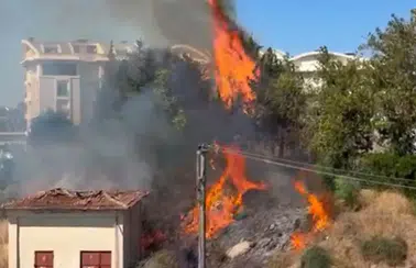 Manavgat'ta Trafo Patladı! Alevler Otluk Alanı Yaktı, Mahalleli Elektriksiz Kaldı