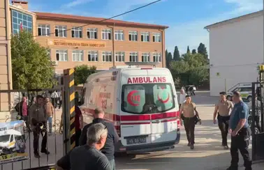 Manisa'da Okul Önünde Silahlı Saldırı: 3'ü Ağır 11 Öğrenci Yaralı