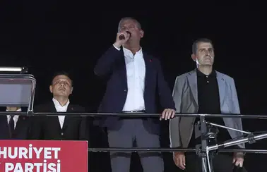 Özgür Özel Üsküdar'dan Erdoğan'a seslendi! "Bu mu senin demokratlığın?"