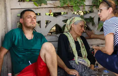 Muratpaşa Kızıltoprak'ta Ev Küle Döndü: Anne Oğul Gözyaşlarına Boğuldu