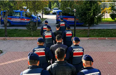 Antalya'da Jandarmadan Çift Operasyon: Tonlarca Uyuşturucu Ele Geçirildi