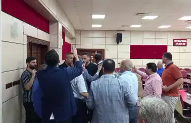 Yüreğir Belediye Meclisi'nde "Satılık" Kavgası: CHP'li Üyeler Birbirine Girdi
