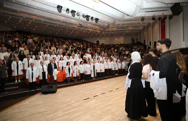 Akdeniz Üniversitesi'nde 330 Tıp Öğrencisi Beyaz Önlük Giydi
