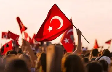 Cumhuriyet Ateşi Kaş’ta Yanıyor! 103. Yılda Her Eve Bir Bayrak!