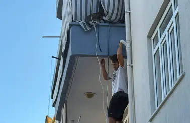 Biri Evi Ateşe Verdi, Diğeri Canını Hiçe Saydı! Alevlerin Arasından Kedi Operasyonu