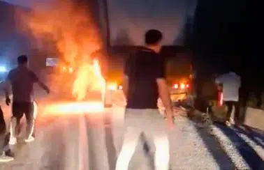Konya-Antalya Yolunda Odun Yüklü Kamyon Alev Aldı! 2 İlçeden Ekipler Müdahale Etti