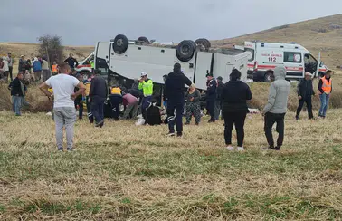 Afyonkarahisar'da Midibüs Şarampole Devrildi! 25 Yaralı