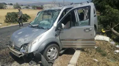 Isparta’da Şarampole Yuvarlanıp Takla Atan Araçta 2 Yaralı!