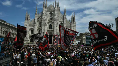 Berlusconi son yolculuğuna uğurlandı