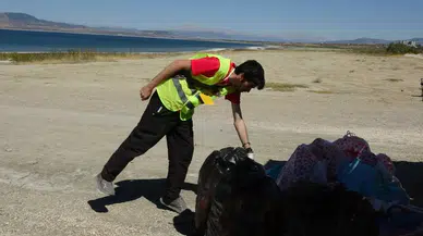 Kuraklık Tehlikesi Altındaki Burdur Gölü’nden Torba Torba Çöp Çıkarıldı!