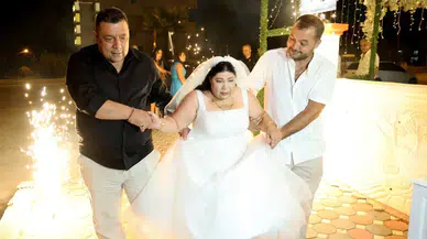 Adana’da Gelinlik Hayali Gerçekleşti! Duygusal Düğünde Gözyaşları Sel Oldu