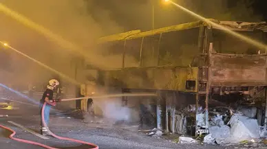 Adana’da Seyir Halindeki Yolcu Otobüsü Demir Yığını Oldu!