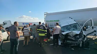 Hatay’da Tankerle Çarpışan Araç Parçalandı! 3 Yaralı