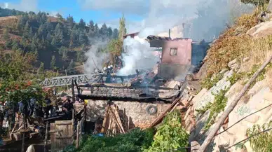 Adana Çıkan Yangın Felakete Dönüştü! İki Kardeş Enkaz Altında Kaldı