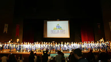 Kreşte mezuniyet sevinci