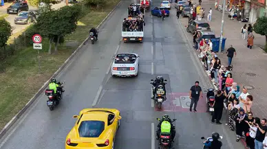 Altın Portakal Korteji Antalya’yı Salladı: Coşku Sokaklara Taştı!