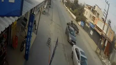 Hatay’da Otomobile Çarpan Motosiklet Sürücüsü Metrelerce Uçtu!