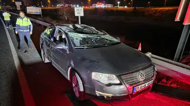 Adana’da Tırla Çarpışan Otomobil Karşı Şeride Savruldu!