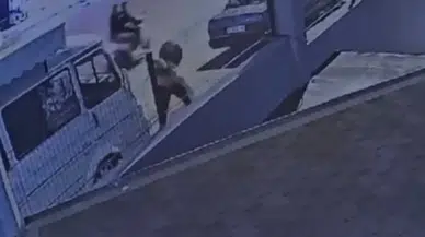 Alanya’da Kaldırımda Yürüyen Kadına Yumruklu Bıçaklı Saldırı Kamerada!