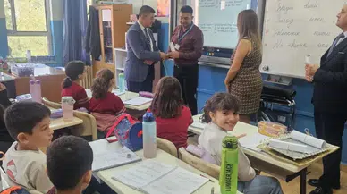 Hatay’da Hediye Kabul Etmeyen Öğretmen Adına Kalpleri Isıtan Jest!