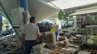 Başkan Topaloğlu pazar esnafını ziyaret etti.