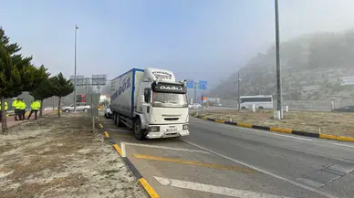 Burdur’da Ters Şeritte Giden Kamyon Şoföründen Gazetecilere İlginç Tepki!