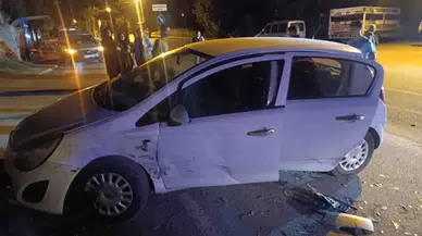 Adana Kozan’da Otomobiller Birbirine Girdi! 3 Yaralı