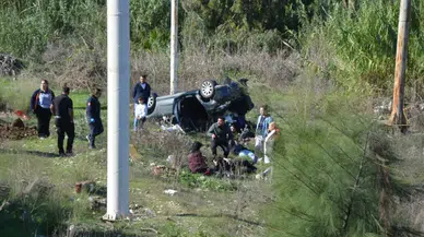 Serik’te Şarampole Uçan Araçta Korku Dolu Anlar! 3 Kişi Yaralandı