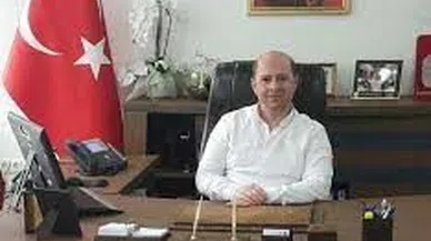 BORÇKA ZİRAAT ODASI BAŞKANI İSKENDEROĞLU: "ÇAYDA KULLANILAN KİMYASAL GÜBRENİN YÜZDE 50 AZALTILMASI KONUSUNDA ÇALIŞMA YÜRÜTÜYORUZ"