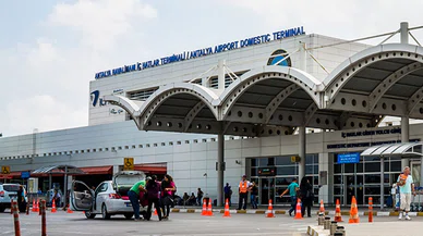 Antalya Havalimanı’nda Yeniden Aynı Sorun: Personel Kapılarında Kriz