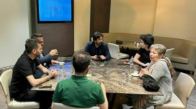 KÜLTÜR VE TURİZM BAKAN YARDIMCISI BATUHAN MUMCU, ÖZKAN UĞUR'UN AİLESİNİ HASTANEDE ZİYARET ETTİ