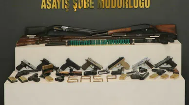 Silah tüccarları polise takıldı