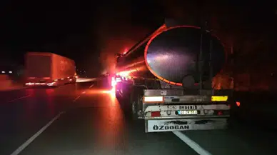 Adana’da Yağ Yüklü Tanker Alev Aldı! Trafik Kilitlendi
