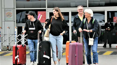 Antalya'ya tatilciler akın etti