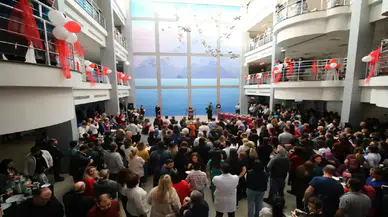 Akdeniz Üniversitesi Hastanesi’nde Yeni Yıl Kutlaması