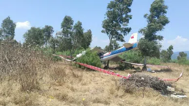 İzmir'de boş bir araziye özel uçak düştü