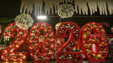 Antalya 2026’yı Böyle Kutladı! Geri Sayım Sesleri Sokakları İnletti